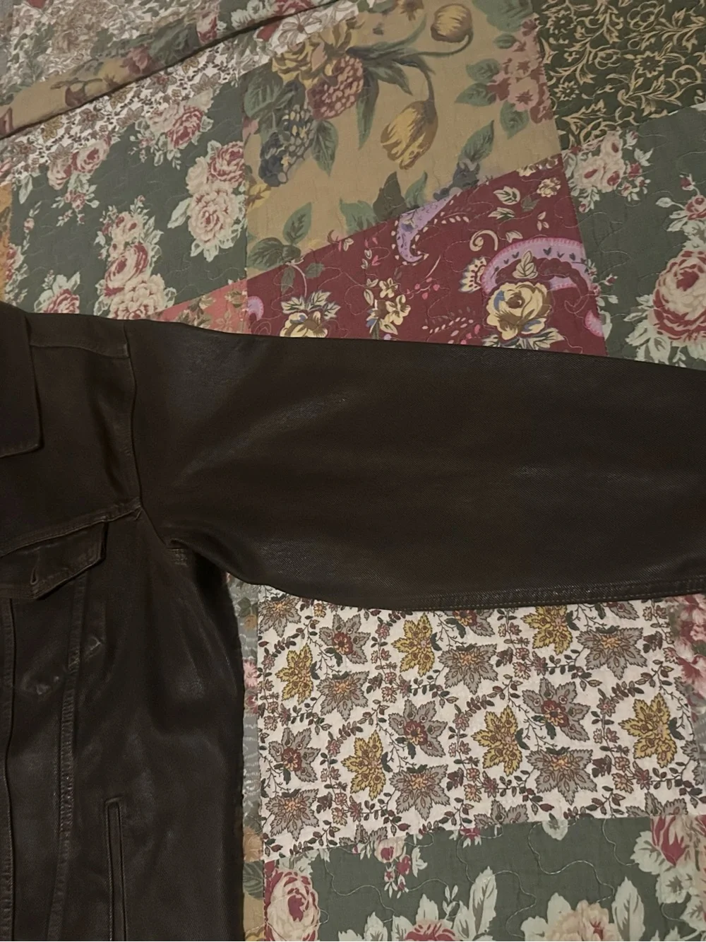 Levi’s relaxed fit men’s trucker jacket